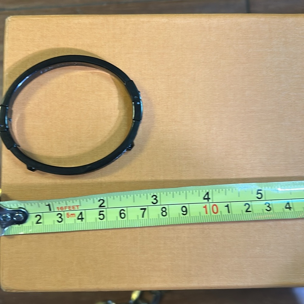 VINTAGE MICHAEL KORS BANGLE BRACELET, CHIC BLACK w/ BLACK RS GLITZIES; SIGNED - Picture 6 of 7